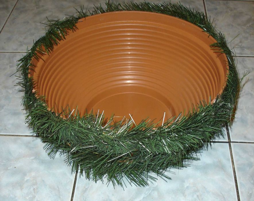 Doniczka,,osłonka z choiną, stroik.