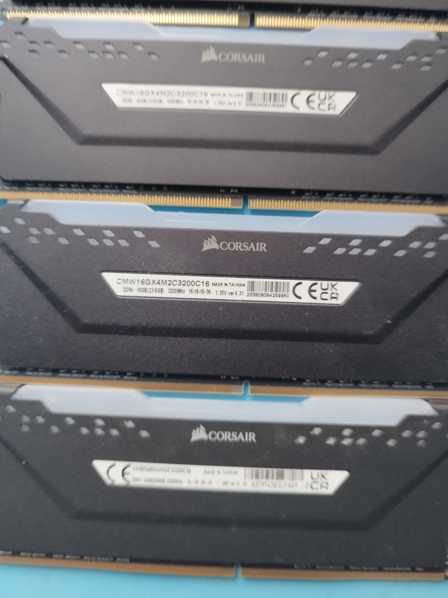 Pamięć RAM Corsair 32 GB 4x8GB 3200MHz RGB DDR4