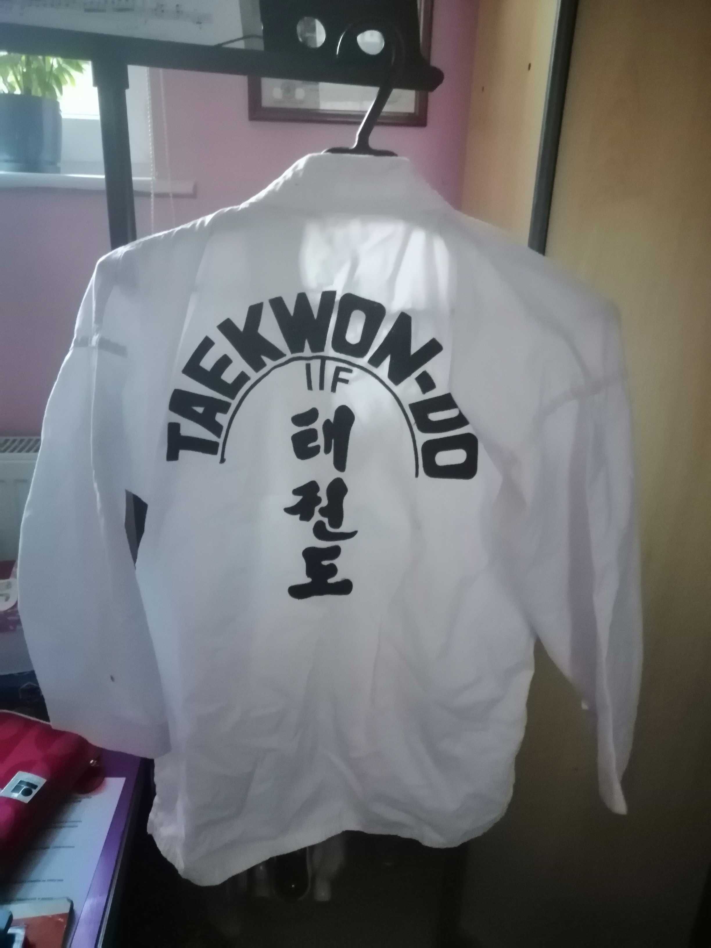 Strój do taekwondo dla chłopca i dziewczynki.