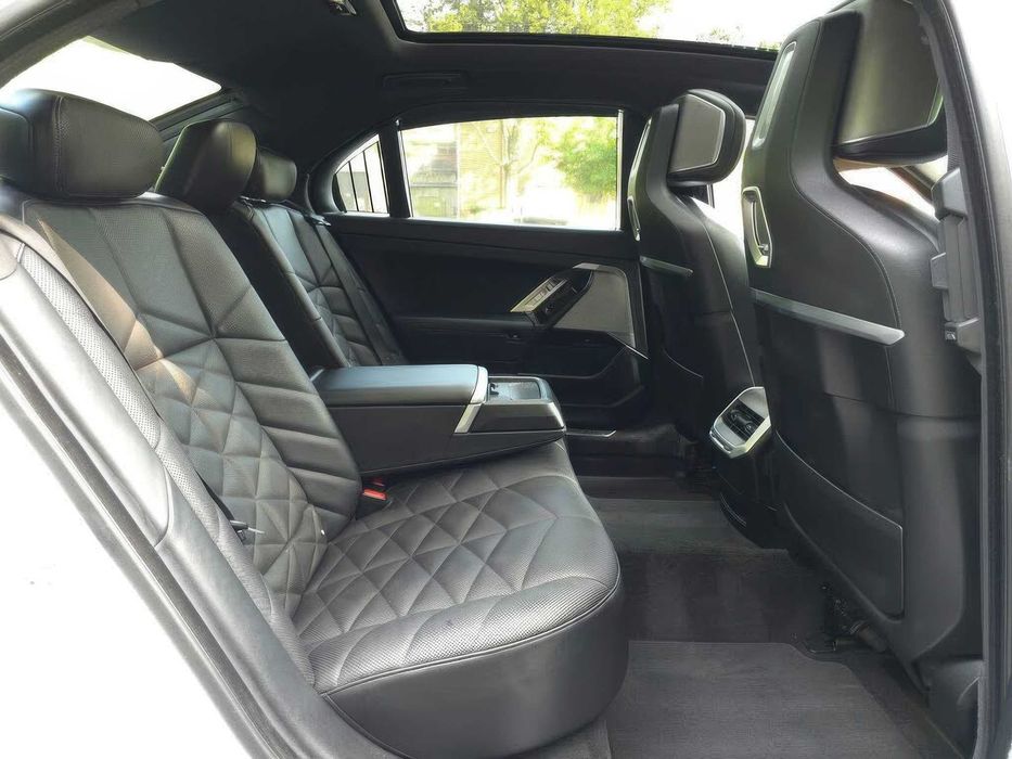 BMW 7 Series 740i      2023