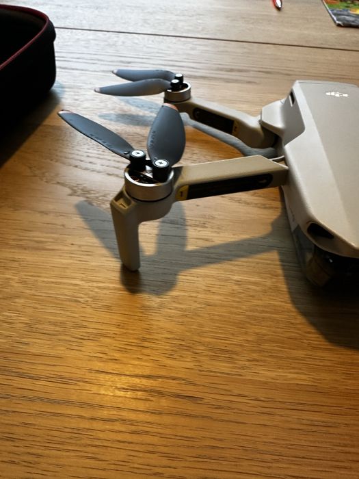 Dji Mini2 dron idealny lekki z kontrolerem