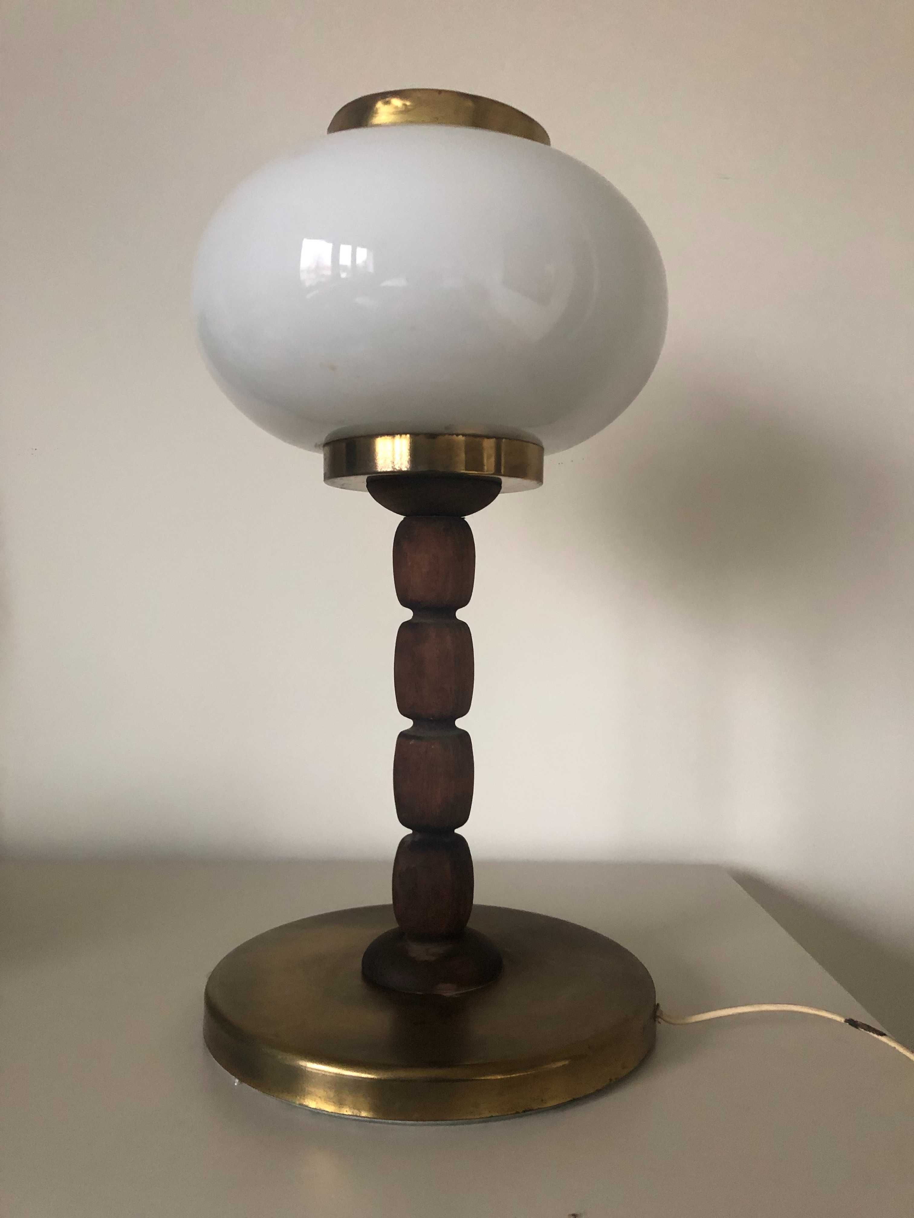 Lampka nocna w stylu retro