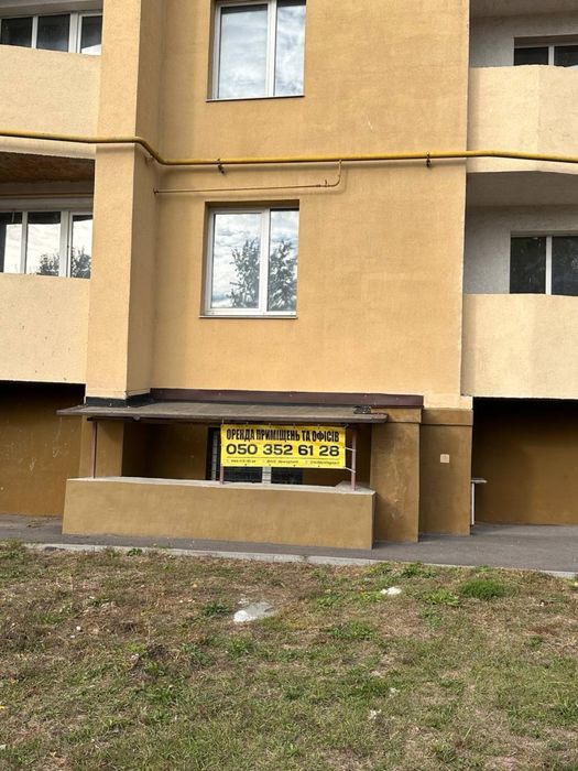 Здається в оренду цьокольне приміщення, окремий вхід з фасаду