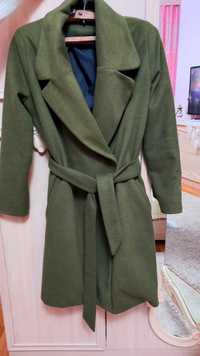 Демисезонне пальто жіноче з поясом