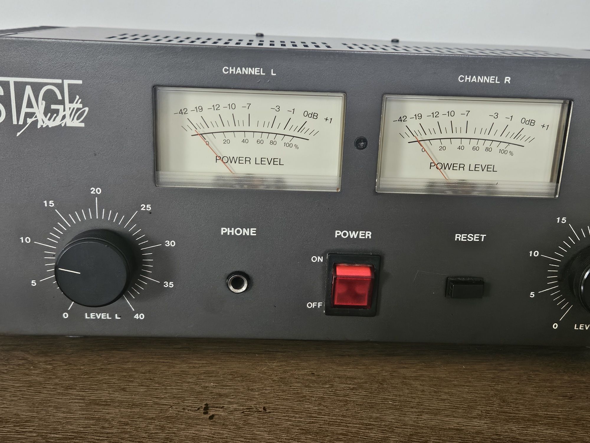 Stereofoniczna końcówka mocy Stage Audio PA-940