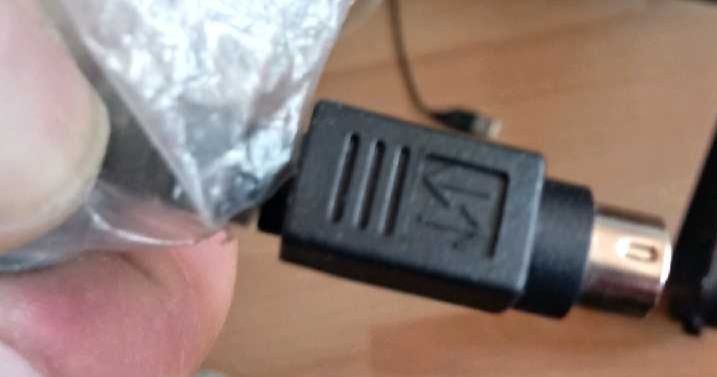 Kabel z wtyczkami dwa razy SVIDEO + CHINCH