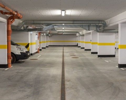 Miejsce garażowe Ledóchowskiej/Sejmu Czteroletniego-Biedronka