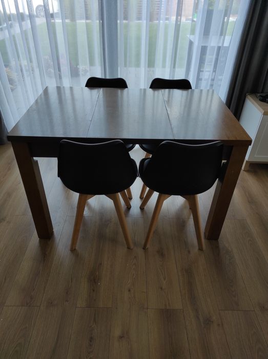 Sprzedam stół do jadalni 80x80