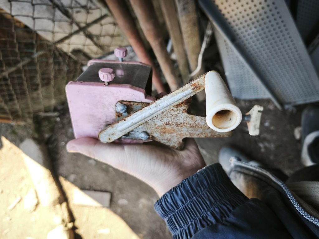Młynek ręczny do zboża, śrutownik / Antyk PRL