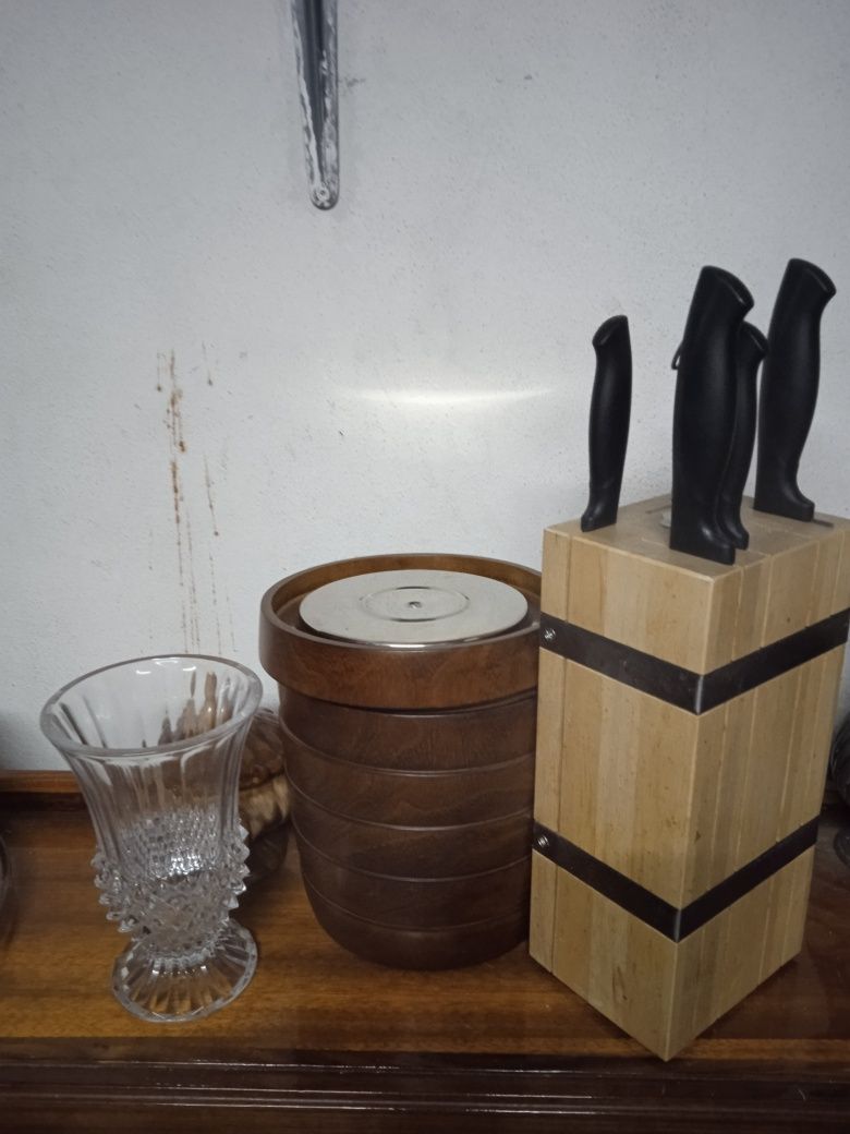 180 peças de louça pratos, travessas, copos e peças de decoração
