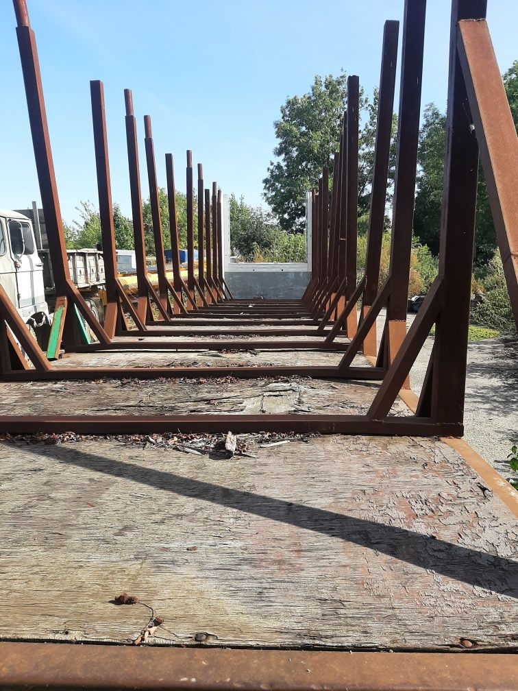 Полуприцеп і Лісовоз
