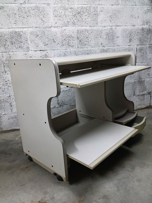 Secretaria multifuncional em madeira lacada branco.
Medidas: 96/80/50c