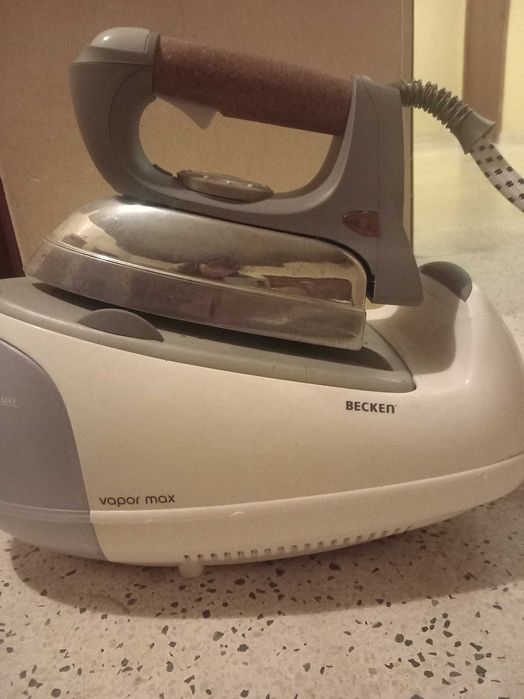 Ferro de engomar com caldeira