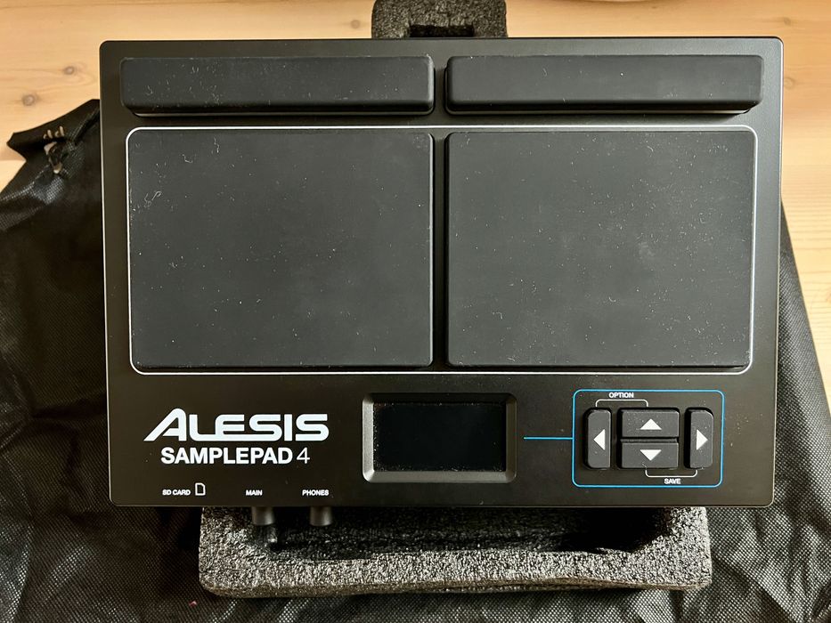 Alesis samplepad 4 + Alesis Multipad Clamp