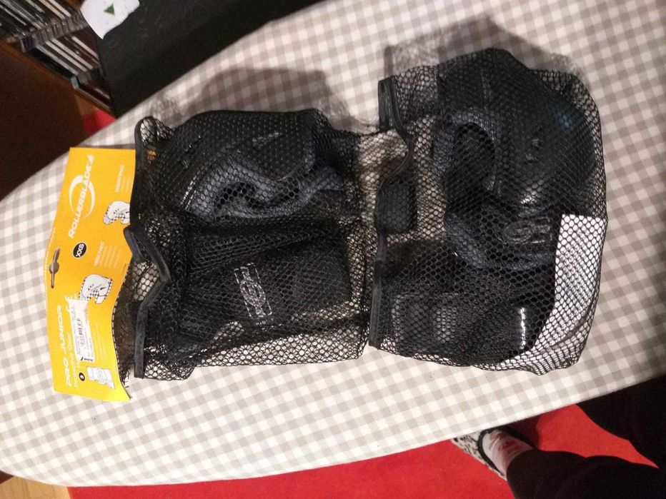 Caneleiras Futebol e Proteção de joelhos e cotovelos