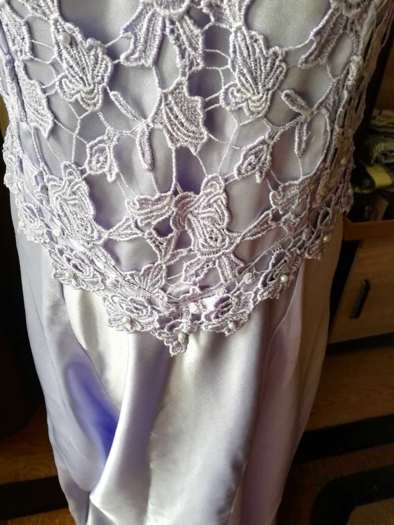 Elegancka wizytowa sukienka z żakiecikiem.