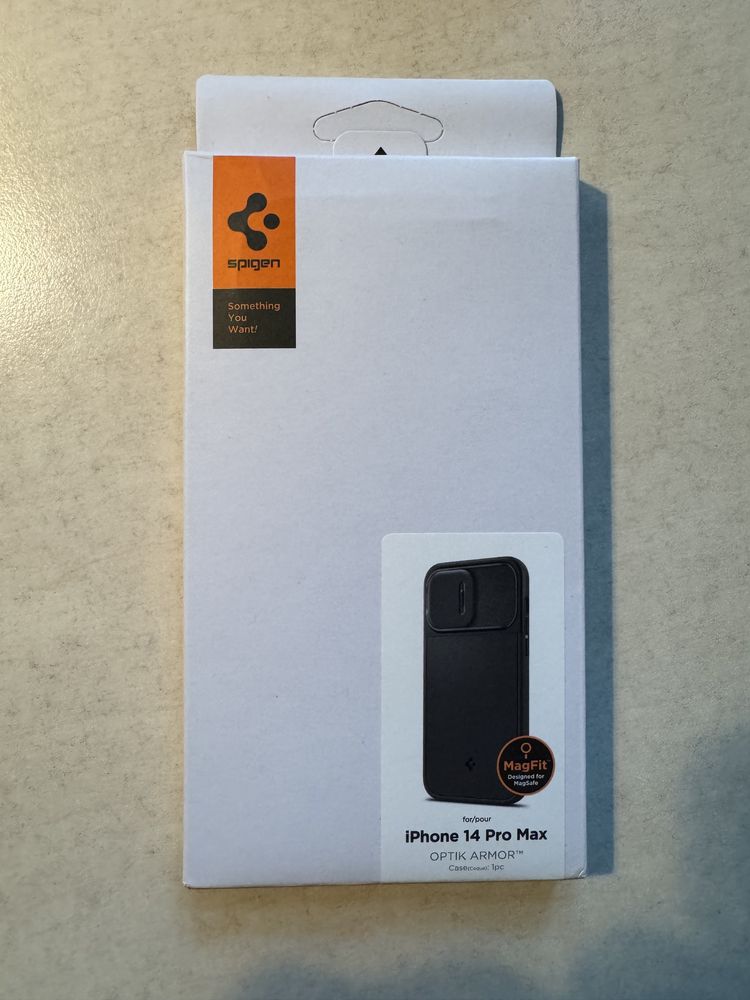 Etui Spigen Optik Armor Mag MagSafe do iPhone 14 Pro Max, czarne