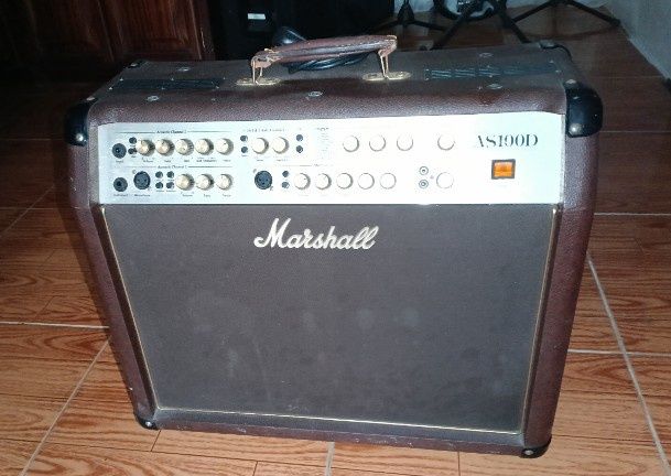 Amplificador de guitarra Marshall AS100D Soloist