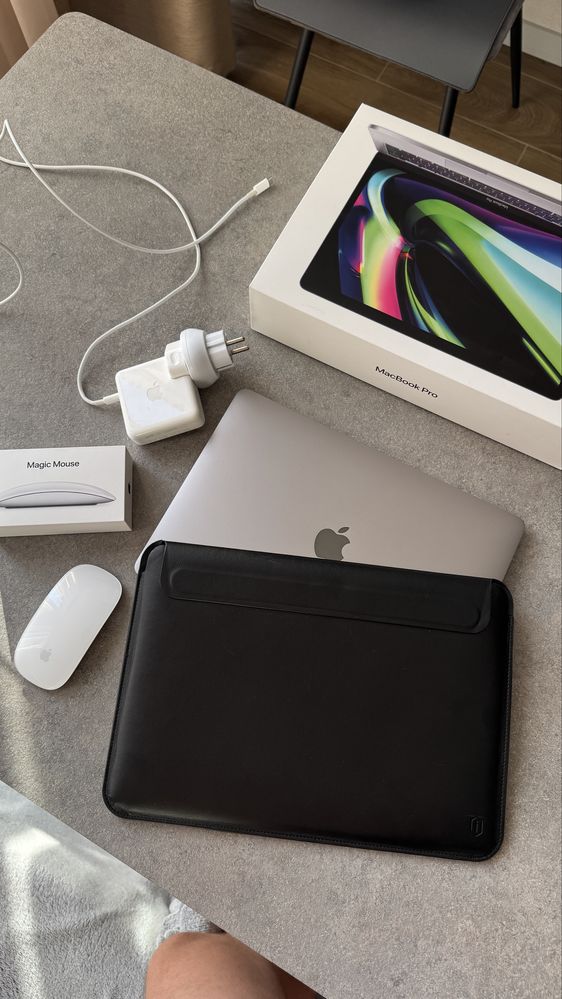 Продам Macbook Pro M1 13 2021 8gb 256 + Magic Mouse2