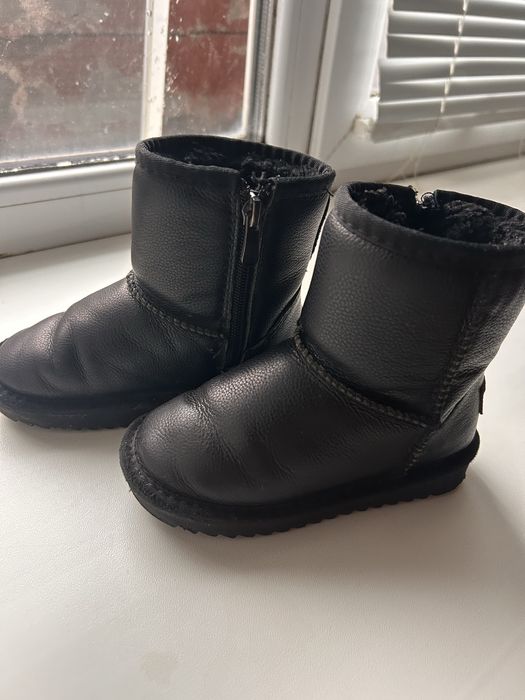 Дитяче взуття (багато)