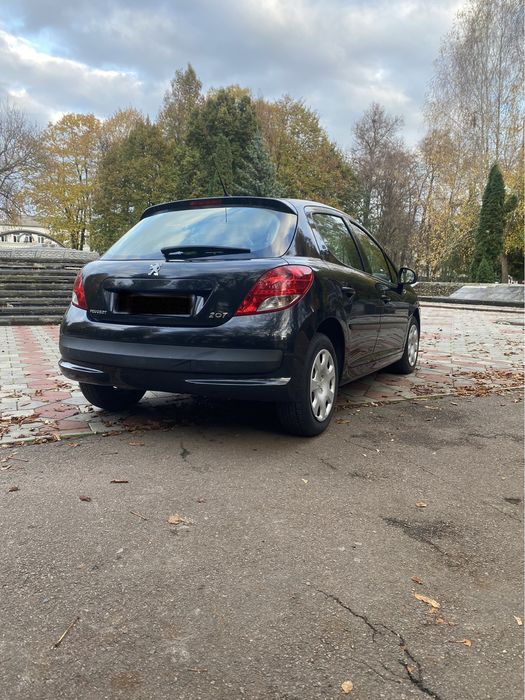 Peugeout 207 1.6 2010 року