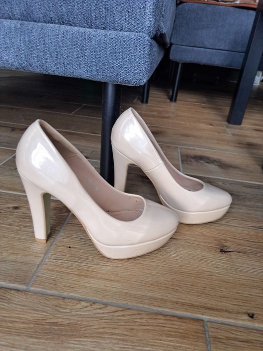 Туфлі дві пари 37 розмір відмінний стан