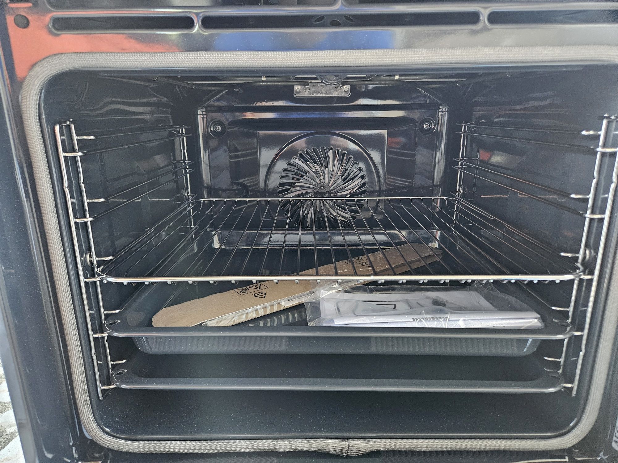 Forno multifunções SteamBake AEG Série 6000 - Novo c/garantia