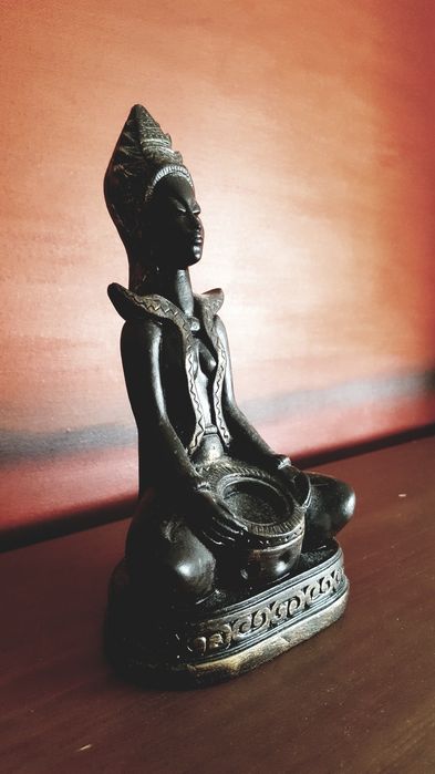 Estatueta em gesso pintada à mão