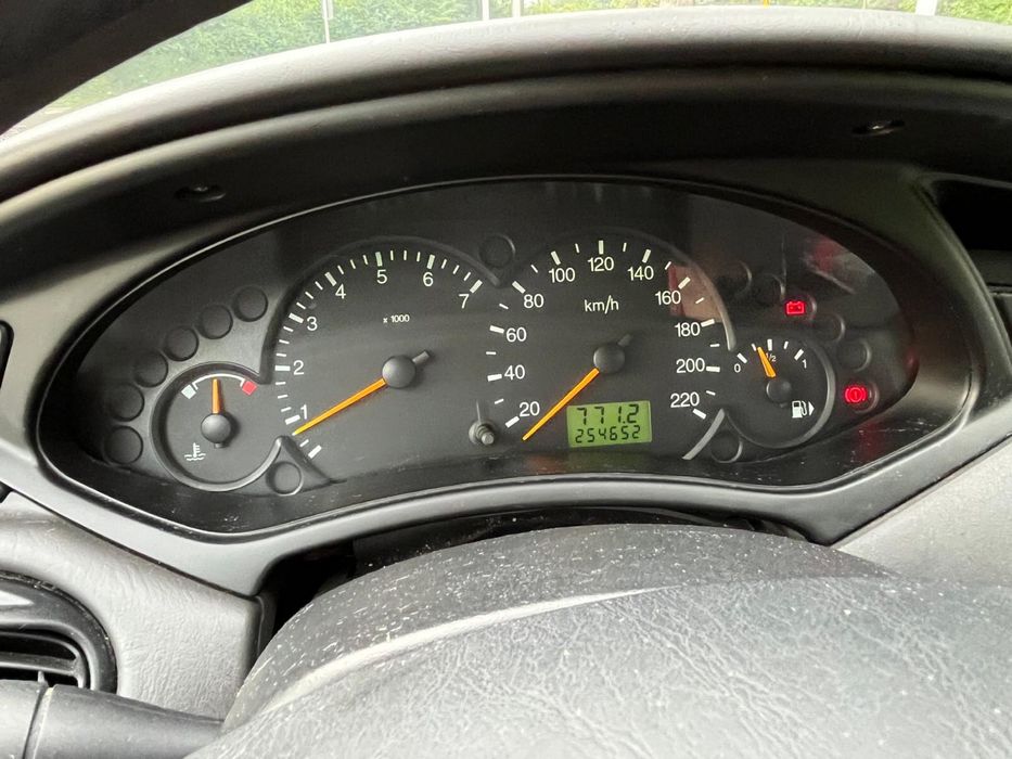 Sprzedam caly samochód Ford focus, na części