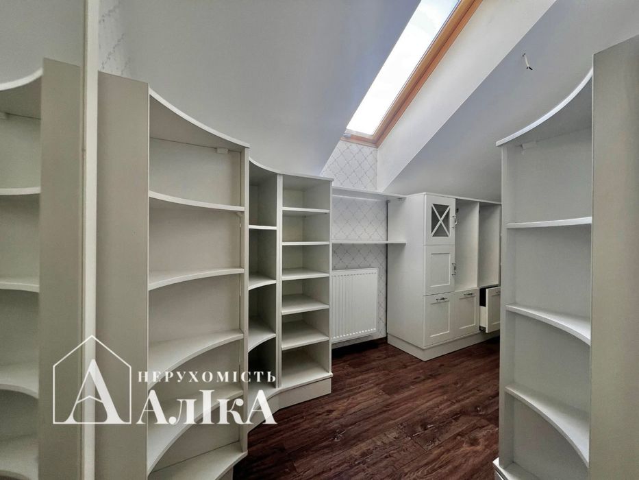 Продам будинок мрії з басейном та неймовірним видом на каньйон