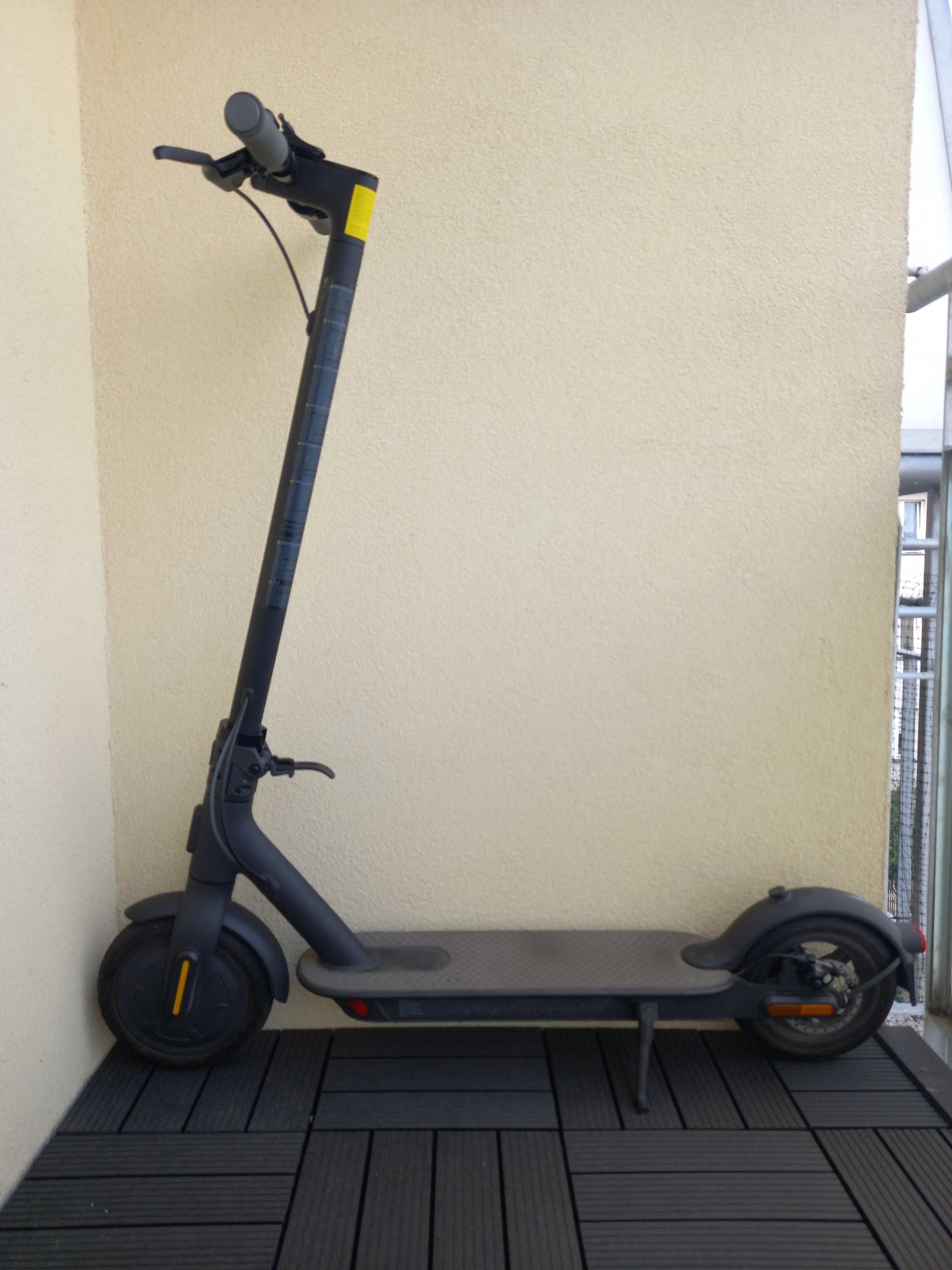 Hulajnoga elektryczna Xiaomi Mi Electric Scooter Essential