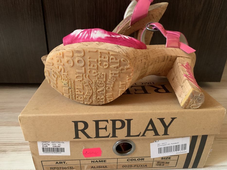 Женские босоножки