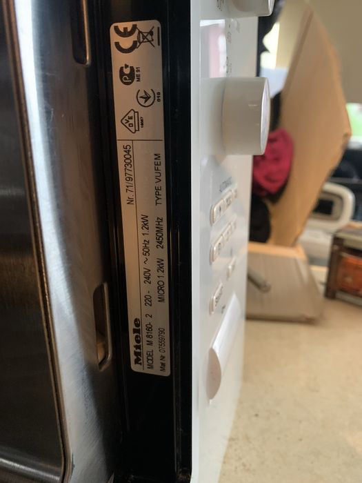 Мікрохвильова піч Miele M 8160-2 – якість німецької збірки