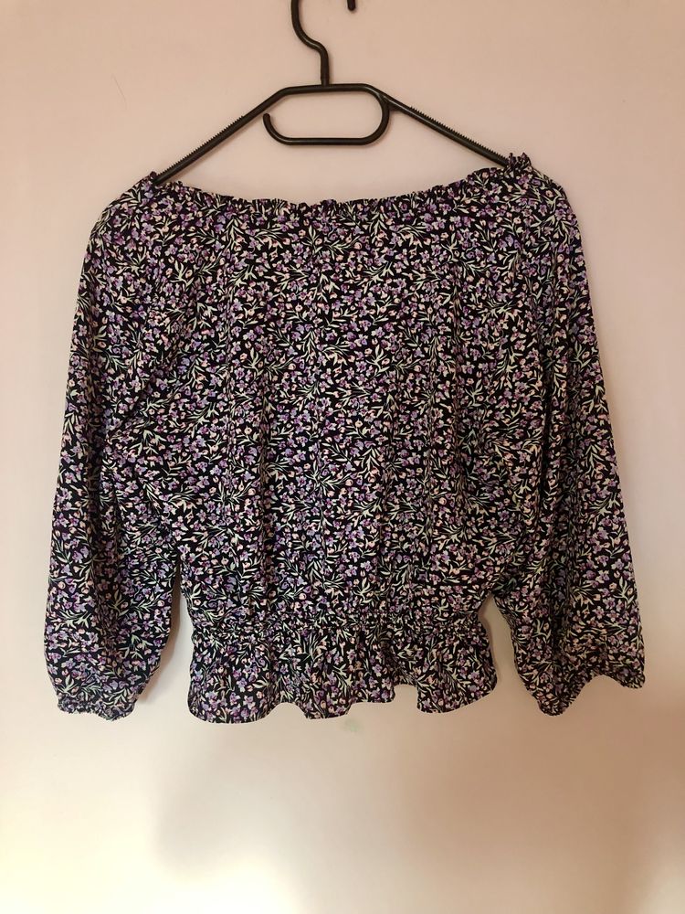 Koszula bluzka w kwiatki z wiązaniem Urban Outfitters