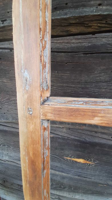 Stare zabytkowe drewniane podwójne okno