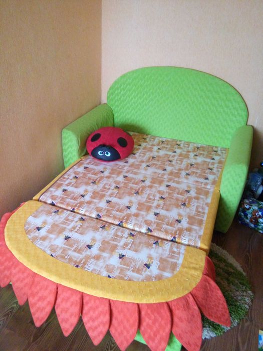 Диван ліжко дитячий