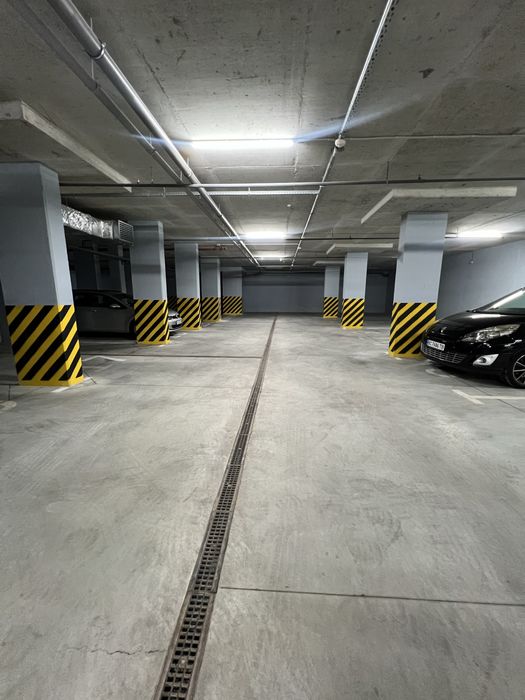 Продається паркомісце п вулиці Повітряна 78, ЖК Повітряна Hall