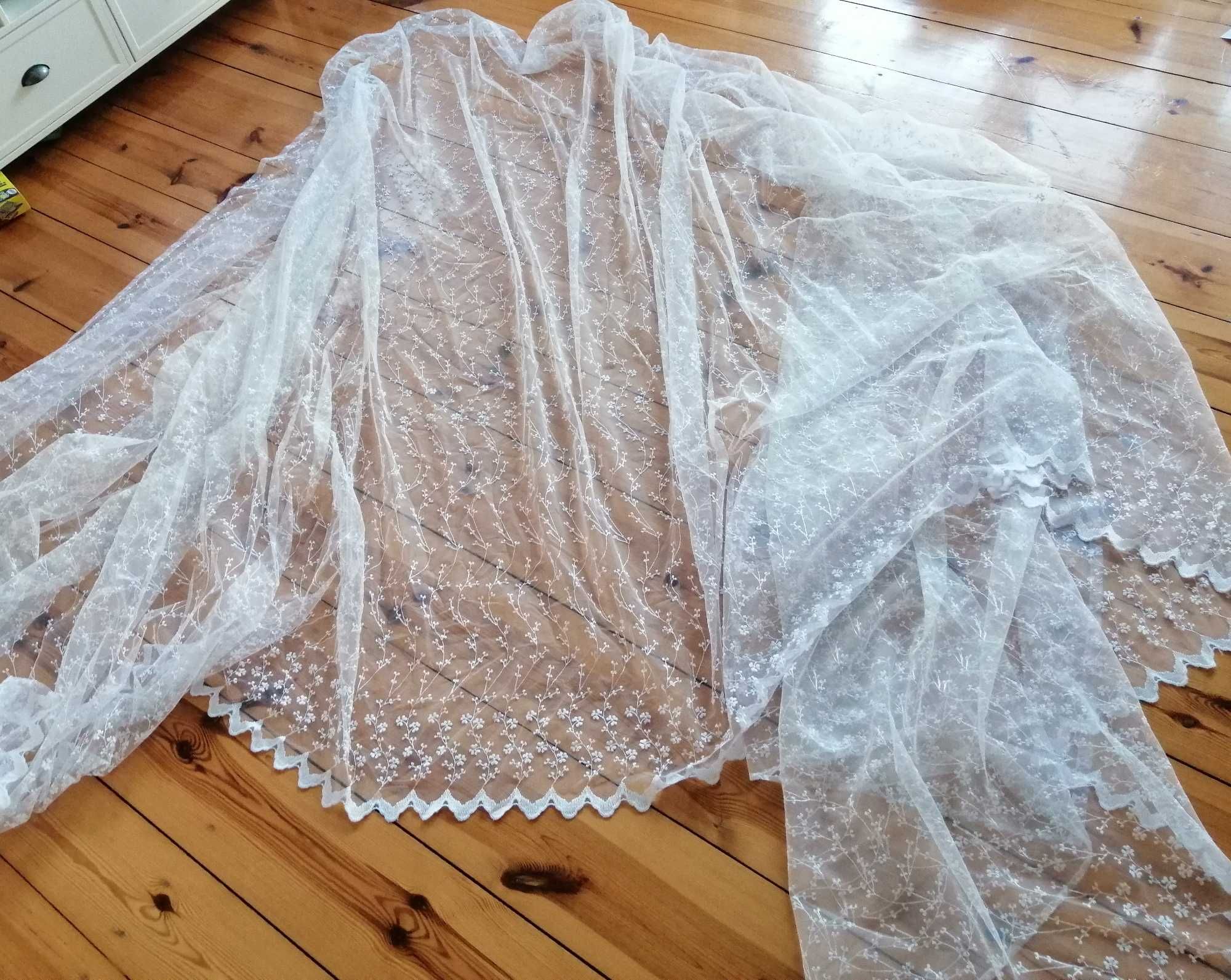 2 duże białe firany 575x235 i 485x235 zestaw firanek w liście kwiaty