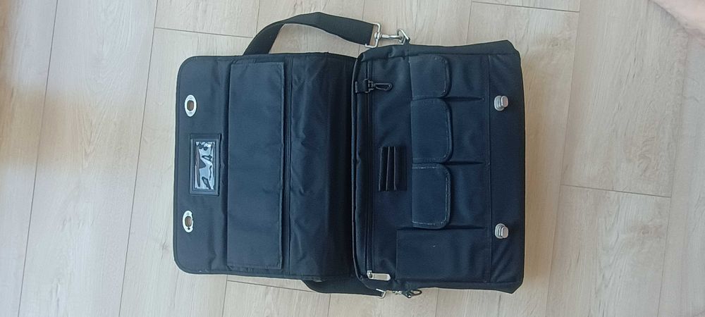 Torba na laptop i dokumenty