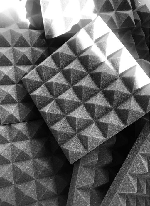 Панель з акустичного поролону PYRAMID чорний графіт 25х25см (50мм)