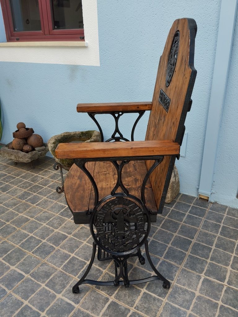 Cadeirão rústico pés máquina costura Singer