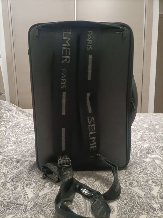 Vende-se estojo para dois clarinetes Selmer