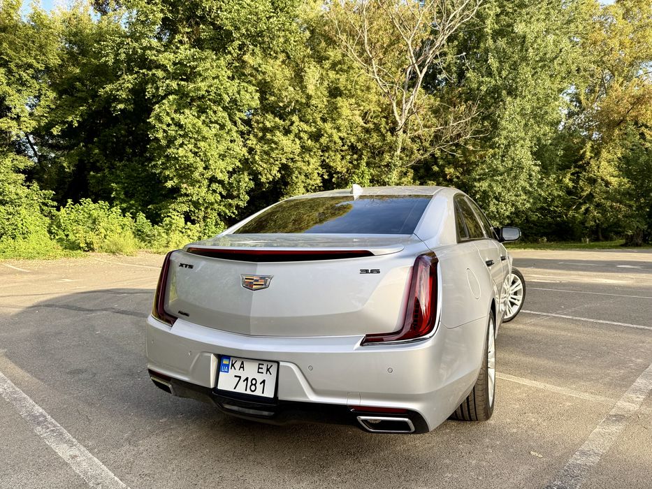Cadillac XTS  V6  AWD  Luxury