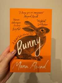 Bunny Mona Awad w j. angielskim