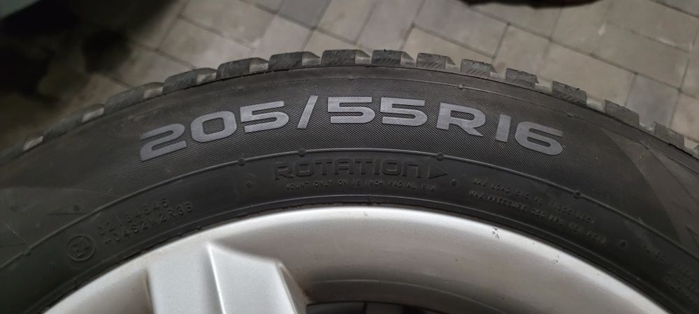 Koła zimowe 16 cali Seat 205/55 R16 opony zimowe Nokian roczne