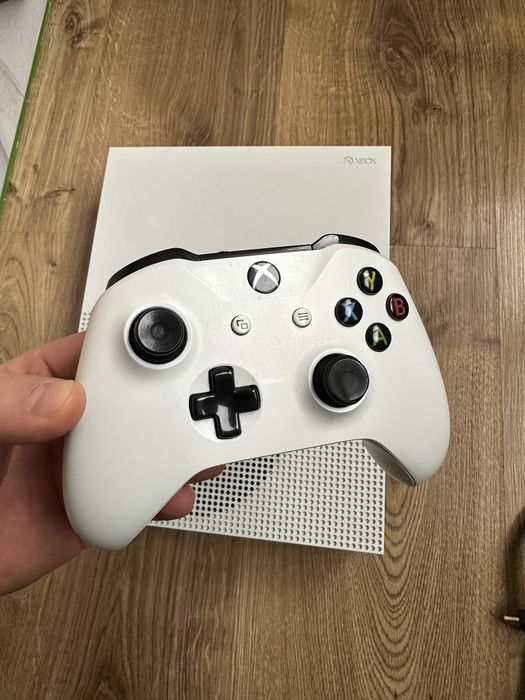 Продам Xbox 1 S 500 gb