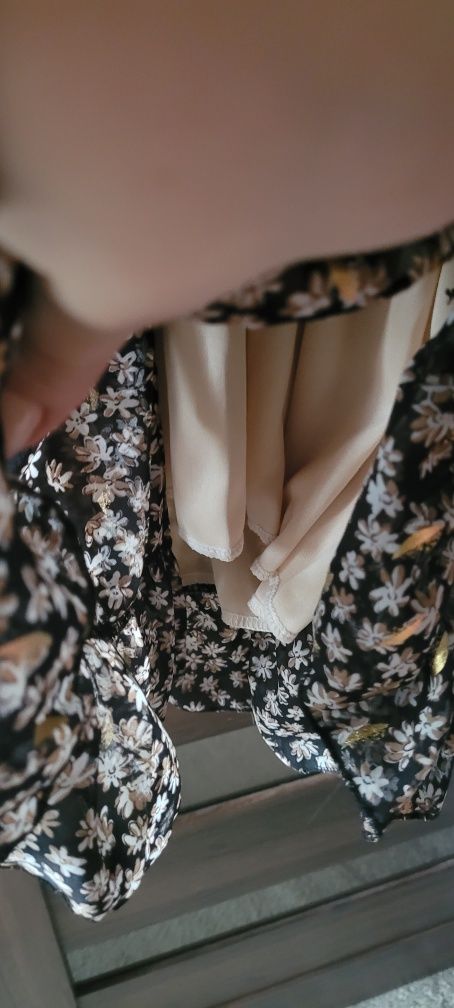 Sukienka uni w kwiatki zlota falbanki leana mode