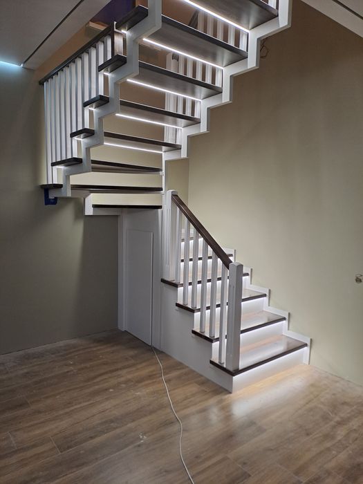 Сходи з дерева на любий смак