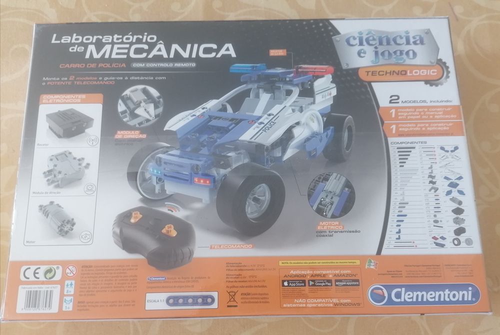Laboratório de mecânica - carro de polícia