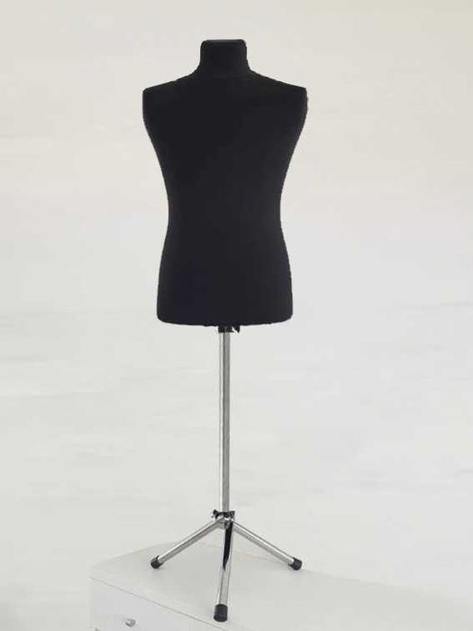 Манекен чоловічий Р-50-52 (102/90/102) на хромованій тринозі